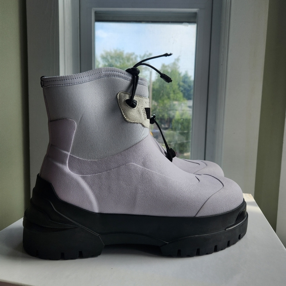 Moncler x 1017 ALYX 9SM boots size 43 BNWB with small defect